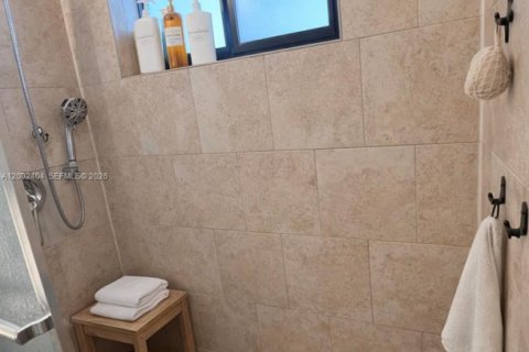 House in Miami Gardens, Florida 3 bedrooms, 98.66 sq.m. № 2067851 - photo 19