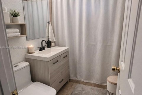 House in Miami Gardens, Florida 3 bedrooms, 98.66 sq.m. № 2067851 - photo 17