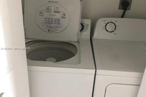 Condo in Miami, Florida, 2 bedrooms  № 2053074 - photo 10