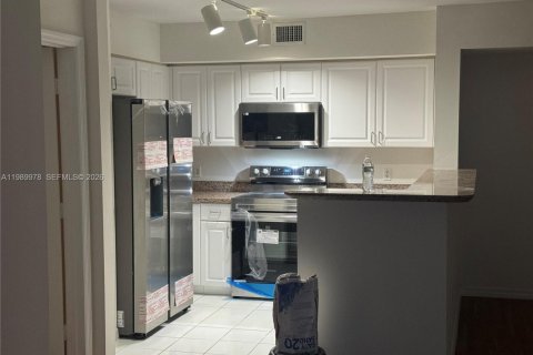 Condo in Miami, Florida, 2 bedrooms  № 2053074 - photo 5