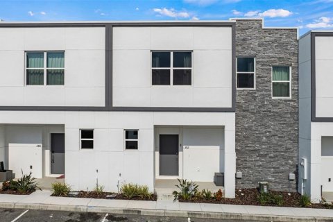 Touwnhouse à Davenport, Floride 5 chambres, 155.24 m2 № 2412643