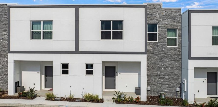 Touwnhouse à Davenport, Floride 5 chambres, 155.24 m2 № 2412643