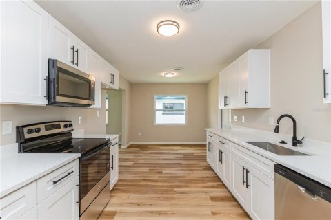 Villa ou maison à vendre à Belle Isle, Floride: 3 chambres, 163.97 m2 № 1787768 - photo 12