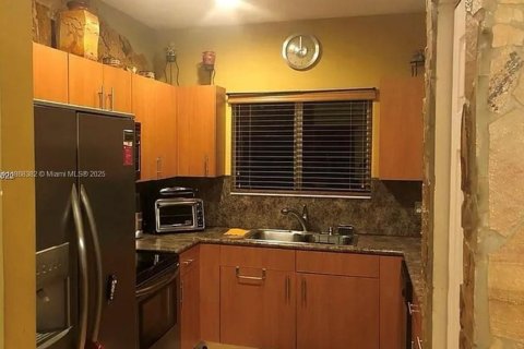 Villa ou maison à louer à Homestead, Floride: 4 chambres, 168.52 m2 № 1982533 - photo 3