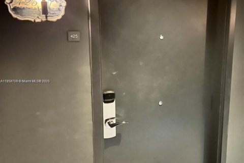 Купить кондоминиум в Майами-Бич, Флорида 45.06м2, № 1978505 - фото 16