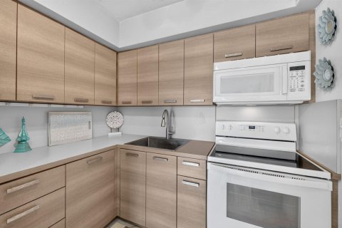 Condo in Fort Lauderdale, Florida, 2 bedrooms  № 2404301 - photo 10