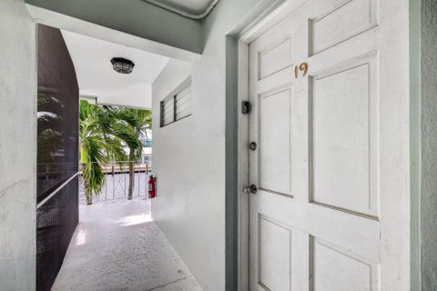 Condo in Fort Lauderdale, Florida, 2 bedrooms  № 2404301 - photo 27