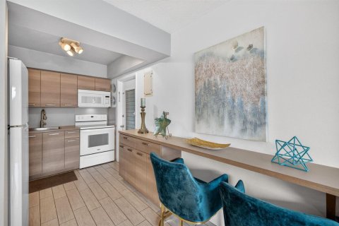 Condo in Fort Lauderdale, Florida, 2 bedrooms  № 2404301 - photo 8