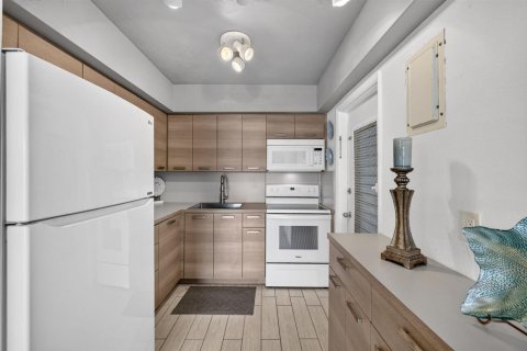 Condo in Fort Lauderdale, Florida, 2 bedrooms  № 2404301 - photo 9