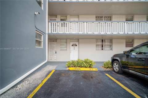 Copropriété à louer à Miami, Floride: 2 chambres, 107.77 m2 № 2062203 - photo 3
