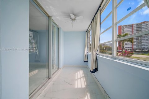 Copropriété à louer à Miami, Floride: 2 chambres, 107.77 m2 № 2062203 - photo 27