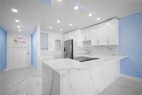 Copropriété à louer à Miami, Floride: 2 chambres, 107.77 m2 № 2062203 - photo 9