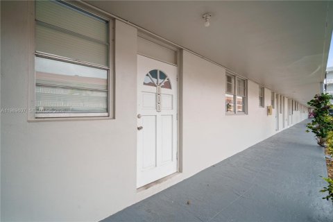 Copropriété à louer à Miami, Floride: 2 chambres, 107.77 m2 № 2062203 - photo 4