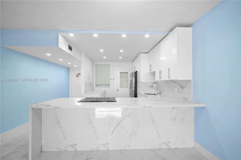 Copropriété à louer à Miami, Floride: 2 chambres, 107.77 m2 № 2062203 - photo 10