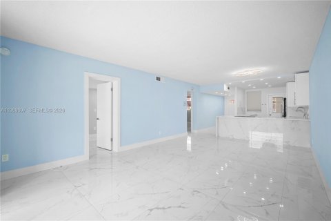 Copropriété à louer à Miami, Floride: 2 chambres, 107.77 m2 № 2062203 - photo 13