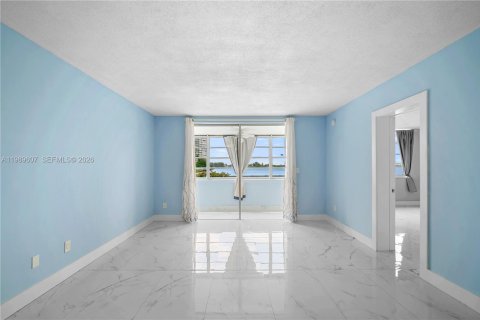 Copropriété à louer à Miami, Floride: 2 chambres, 107.77 m2 № 2062203 - photo 11