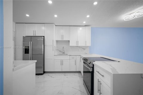 Copropriété à louer à Miami, Floride: 2 chambres, 107.77 m2 № 2062203 - photo 6