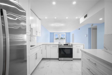 Copropriété à louer à Miami, Floride: 2 chambres, 107.77 m2 № 2062203 - photo 8