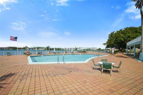 Copropriété à louer à Miami, Floride: 2 chambres, 107.77 m2 № 2062203 - photo 29