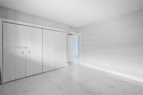 Copropriété à louer à Miami, Floride: 2 chambres, 107.77 m2 № 2062203 - photo 17