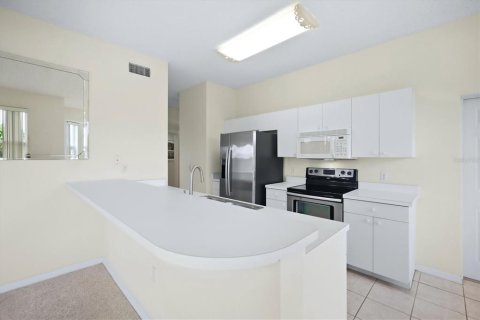 Copropriété à vendre à Sarasota, Floride: 2 chambres, 129.13 m2 № 2377962 - photo 12