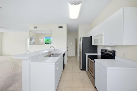 Copropriété à vendre à Sarasota, Floride: 2 chambres, 129.13 m2 № 2377962 - photo 15