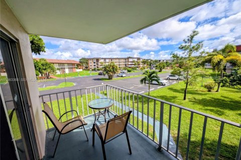 Copropriété à vendre à Lauderdale Lakes, Floride: 2 chambres, 85.47 m2 № 2050096 - photo 3
