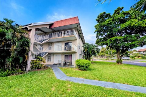 Condo à Lauderdale Lakes, Floride, 2 chambres  № 2050096