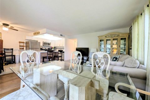 Copropriété à vendre à Lauderdale Lakes, Floride: 2 chambres, 85.47 m2 № 2050096 - photo 5