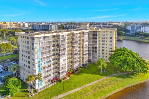 Condo in Pompano Beach, Florida, 3 bedrooms  № 1999864 - photo 2