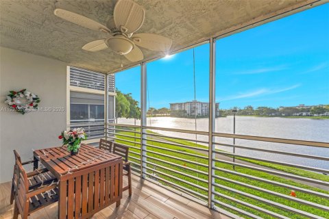 Condo in Pompano Beach, Florida, 3 bedrooms  № 1999864 - photo 20