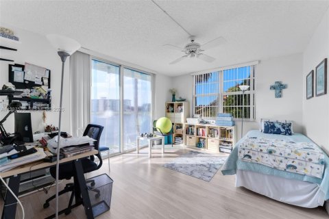 Condo in Pompano Beach, Florida, 3 bedrooms  № 1999864 - photo 13