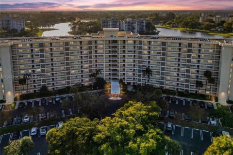 Condo in Pompano Beach, Florida, 3 bedrooms  № 1999864 - photo 23