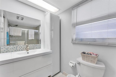 Condo in Pompano Beach, Florida, 3 bedrooms  № 1999864 - photo 14