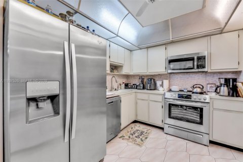 Condo in Pompano Beach, Florida, 3 bedrooms  № 1999864 - photo 6