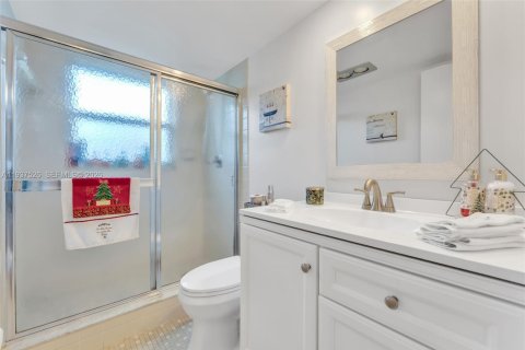 Condo in Pompano Beach, Florida, 3 bedrooms  № 1999864 - photo 11