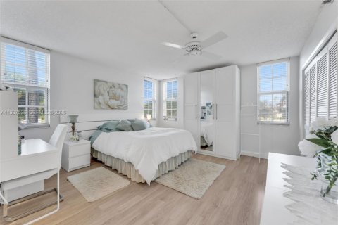 Condo in Pompano Beach, Florida, 3 bedrooms  № 1999864 - photo 15