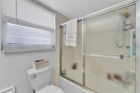 Condo in Pompano Beach, Florida, 3 bedrooms  № 1999864 - photo 17