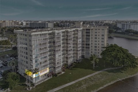 Condo in Pompano Beach, Florida, 3 bedrooms  № 1999864 - photo 22