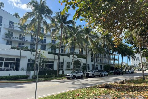 Condominio en alquiler en Miami Beach, Florida, 2 dormitorios, 134.71 m2 № 1711794 - foto 4