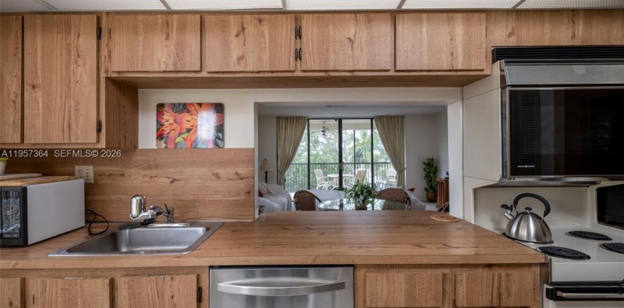 Condo in Plantation, Florida, 2 bedrooms  № 2018025