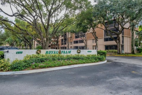 Condo in Plantation, Florida, 2 bedrooms  № 2018025 - photo 30