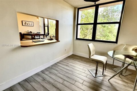 Condo in Plantation, Florida, 2 bedrooms  № 2018025 - photo 17