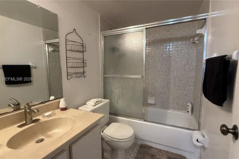 Condo in Plantation, Florida, 2 bedrooms  № 2018025 - photo 11