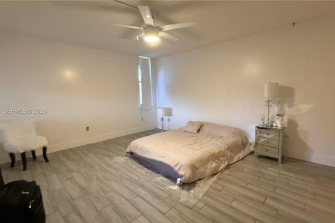 Condo in Plantation, Florida, 2 bedrooms  № 2018025 - photo 14