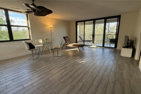 Condo in Plantation, Florida, 2 bedrooms  № 2018025 - photo 21