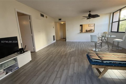 Condo in Plantation, Florida, 2 bedrooms  № 2018025 - photo 19