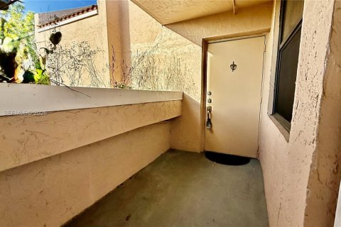 Condo in Plantation, Florida, 2 bedrooms  № 2018025 - photo 27