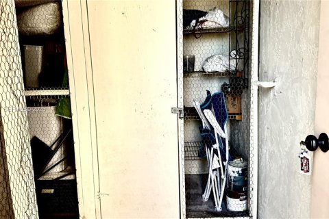 Condo in Plantation, Florida, 2 bedrooms  № 2018025 - photo 25