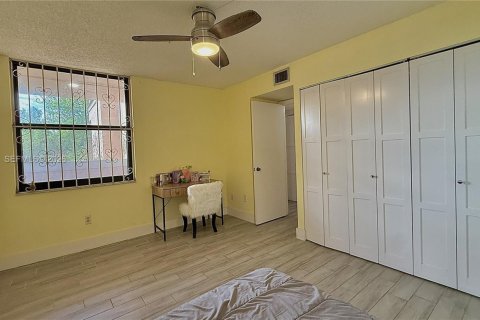 Condo in Plantation, Florida, 2 bedrooms  № 2018025 - photo 8